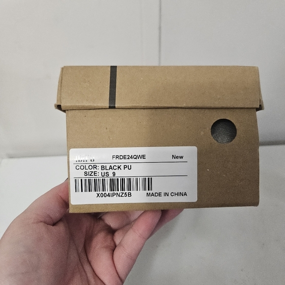 NIB! IDIFU Black Flats With Top Twist! - Picture 5 of 5